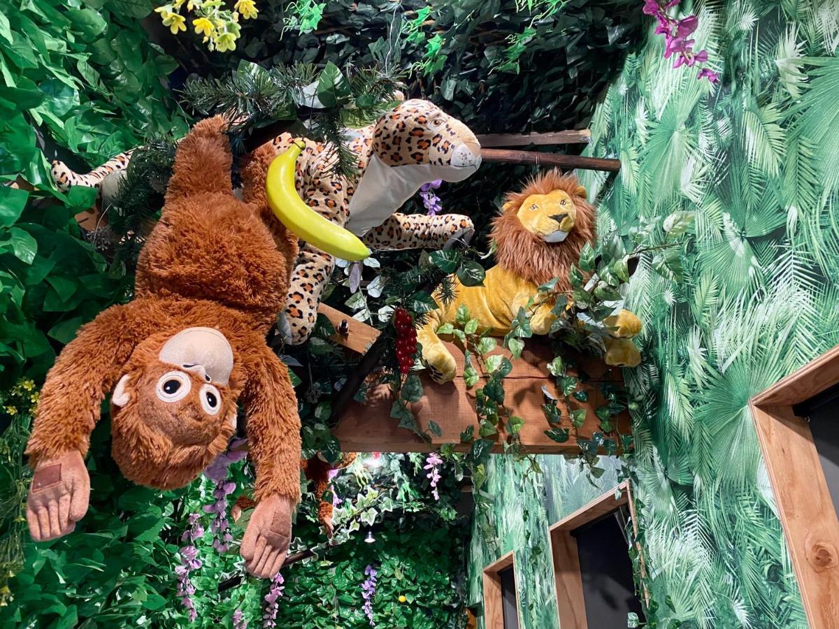 Hotel Jungle Fun Fun โอซาก้า ภายนอก รูปภาพ